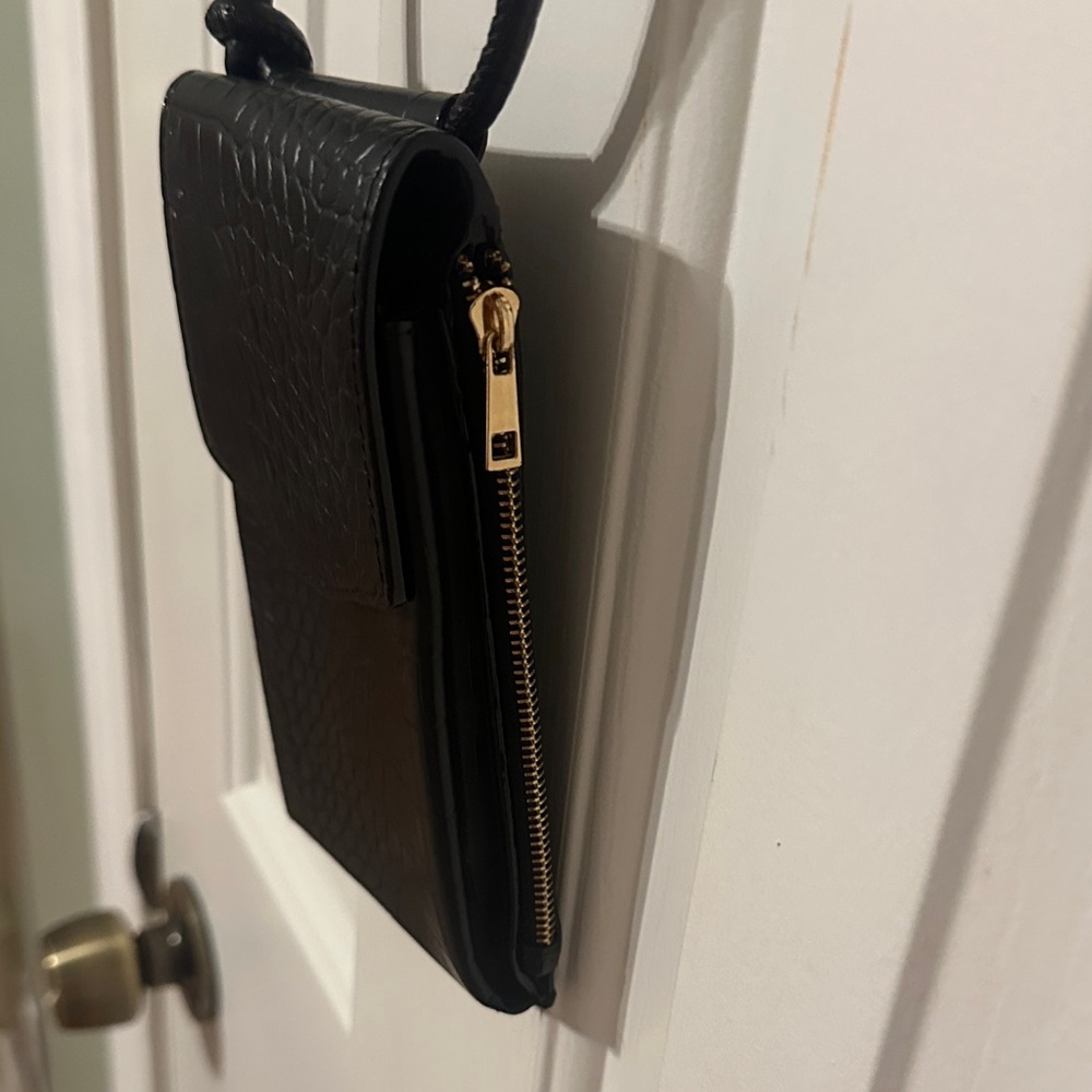 Small Black Croc-Embossed Crossbody Bag - Picture 3 of 6